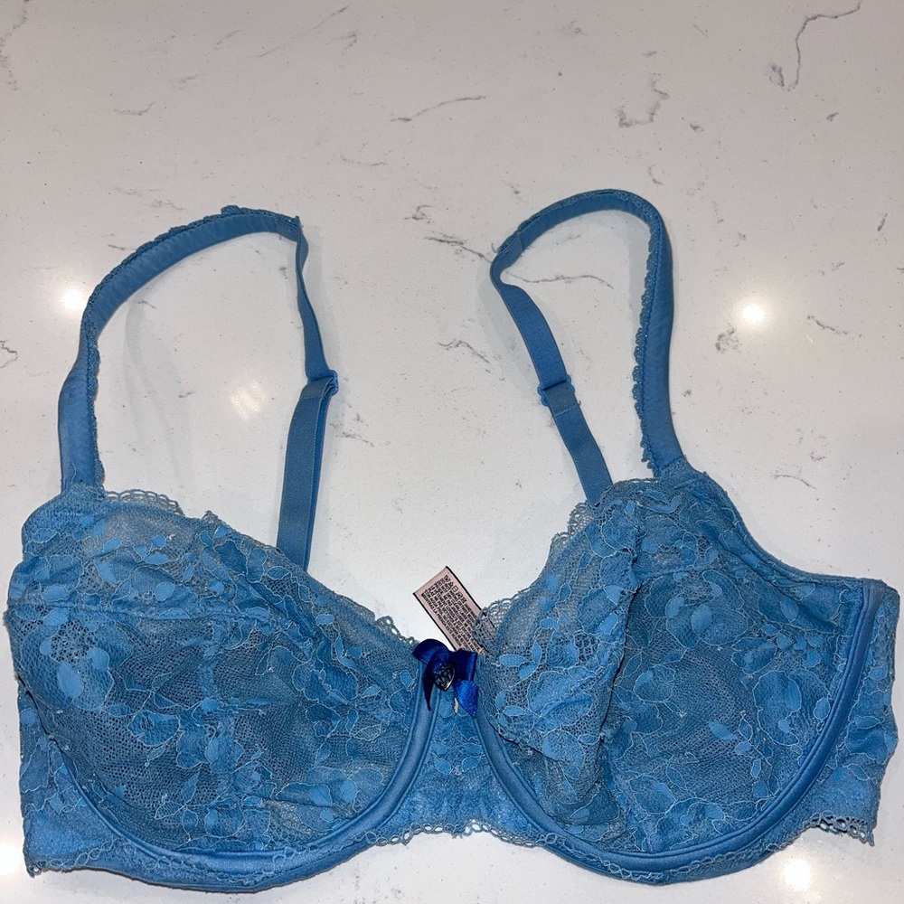 Victoria’s Secret 34 DD unlined demi bra for sale 🩵🩵